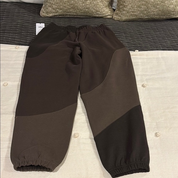 Alo Yoga Making Waves Tonal Sweatpants - Picture 9 of 9